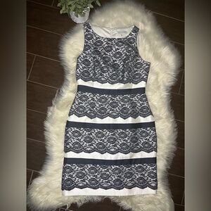 Katherine Kelly Navy and Ivory tiered lace dress sz 6